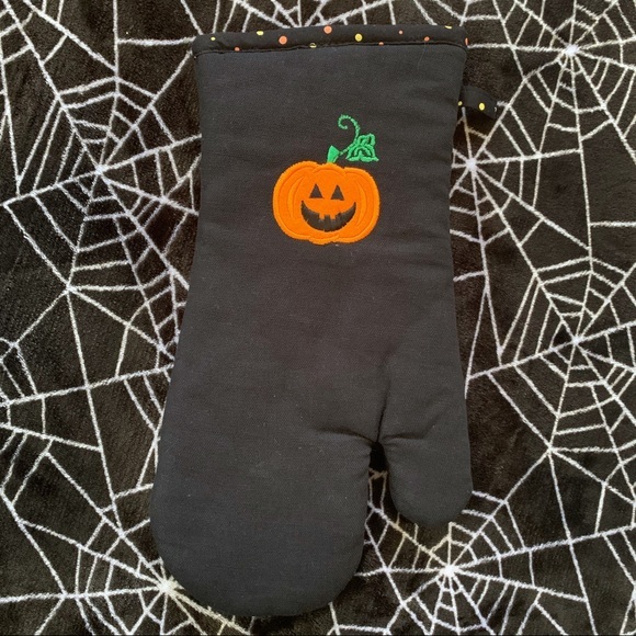 Halloween Oven Mitt - Picture 1 of 4
